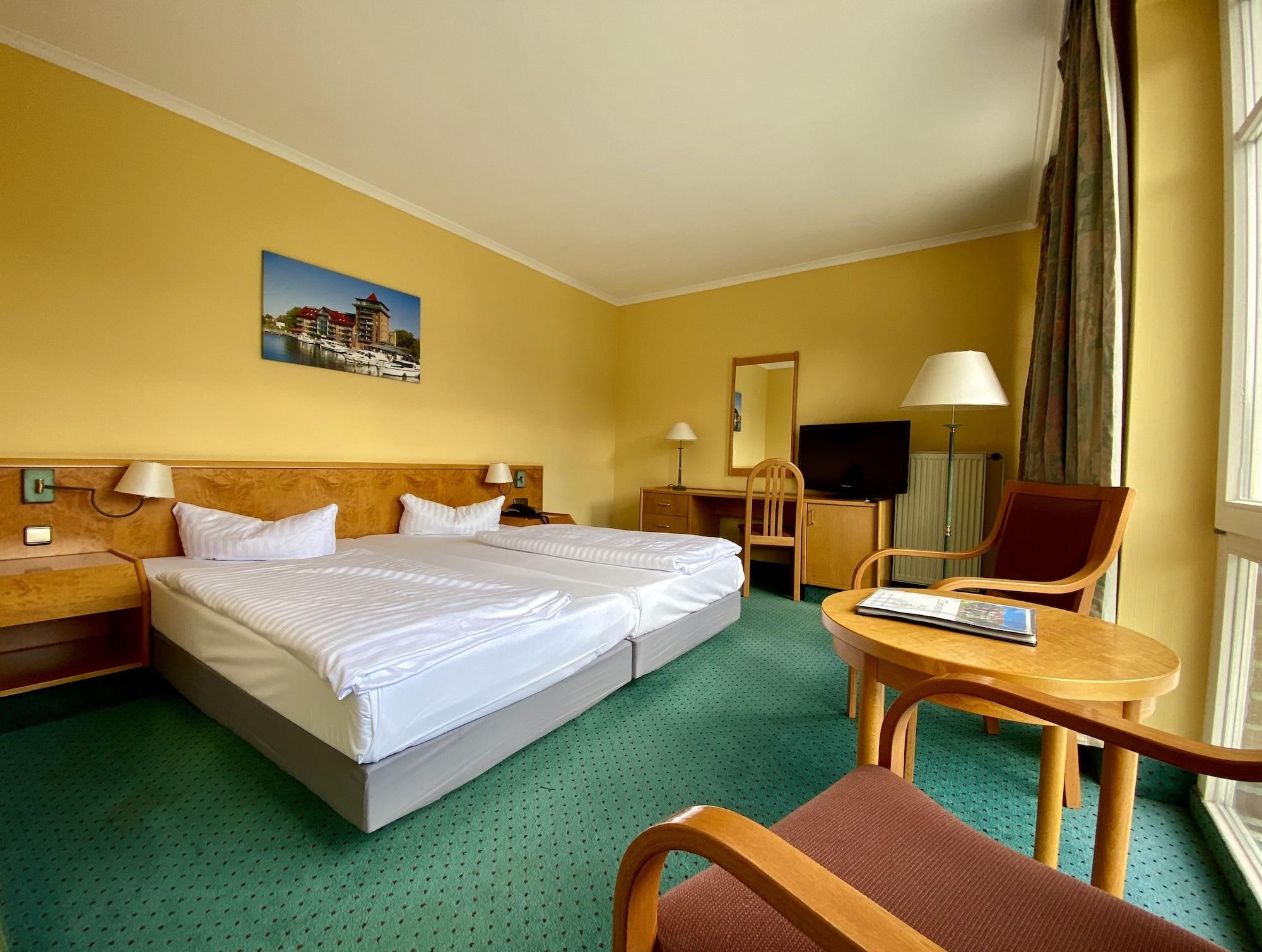 Park Hotel Fasanerie Нойстрелиц Екстериор снимка