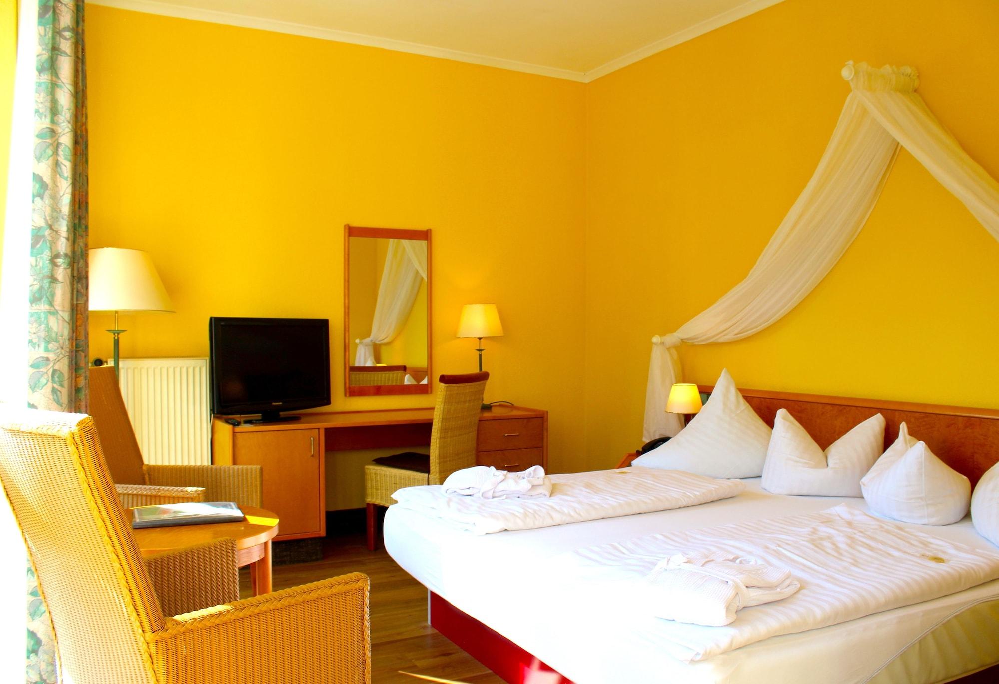 Park Hotel Fasanerie Нойстрелиц Екстериор снимка