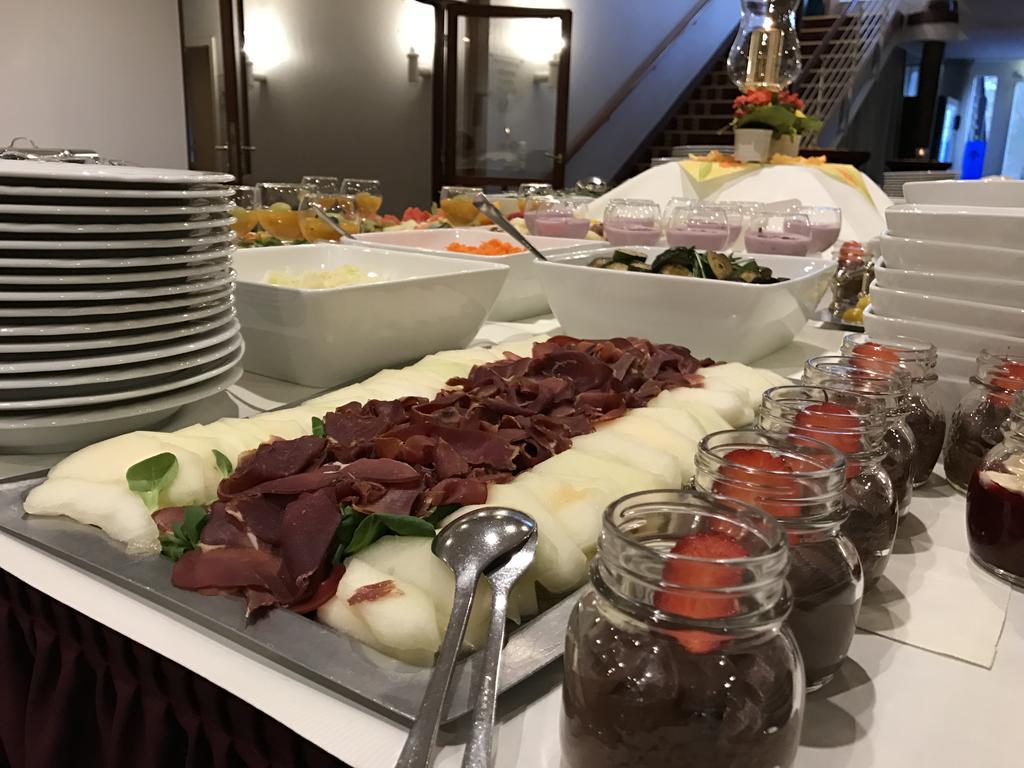 Park Hotel Fasanerie Нойстрелиц Екстериор снимка
