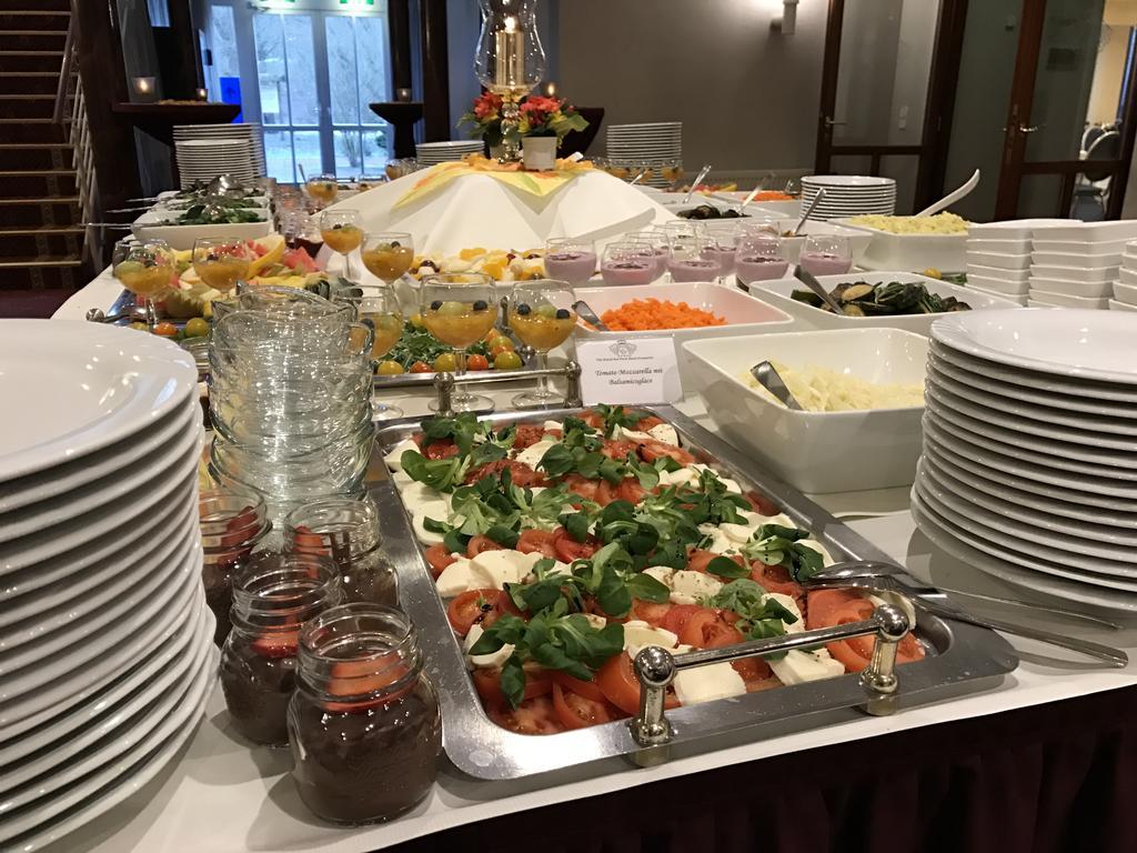 Park Hotel Fasanerie Нойстрелиц Екстериор снимка