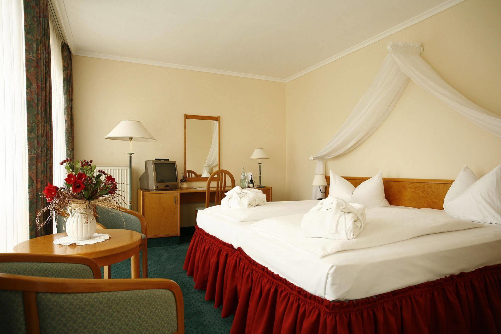 Park Hotel Fasanerie Нойстрелиц Екстериор снимка