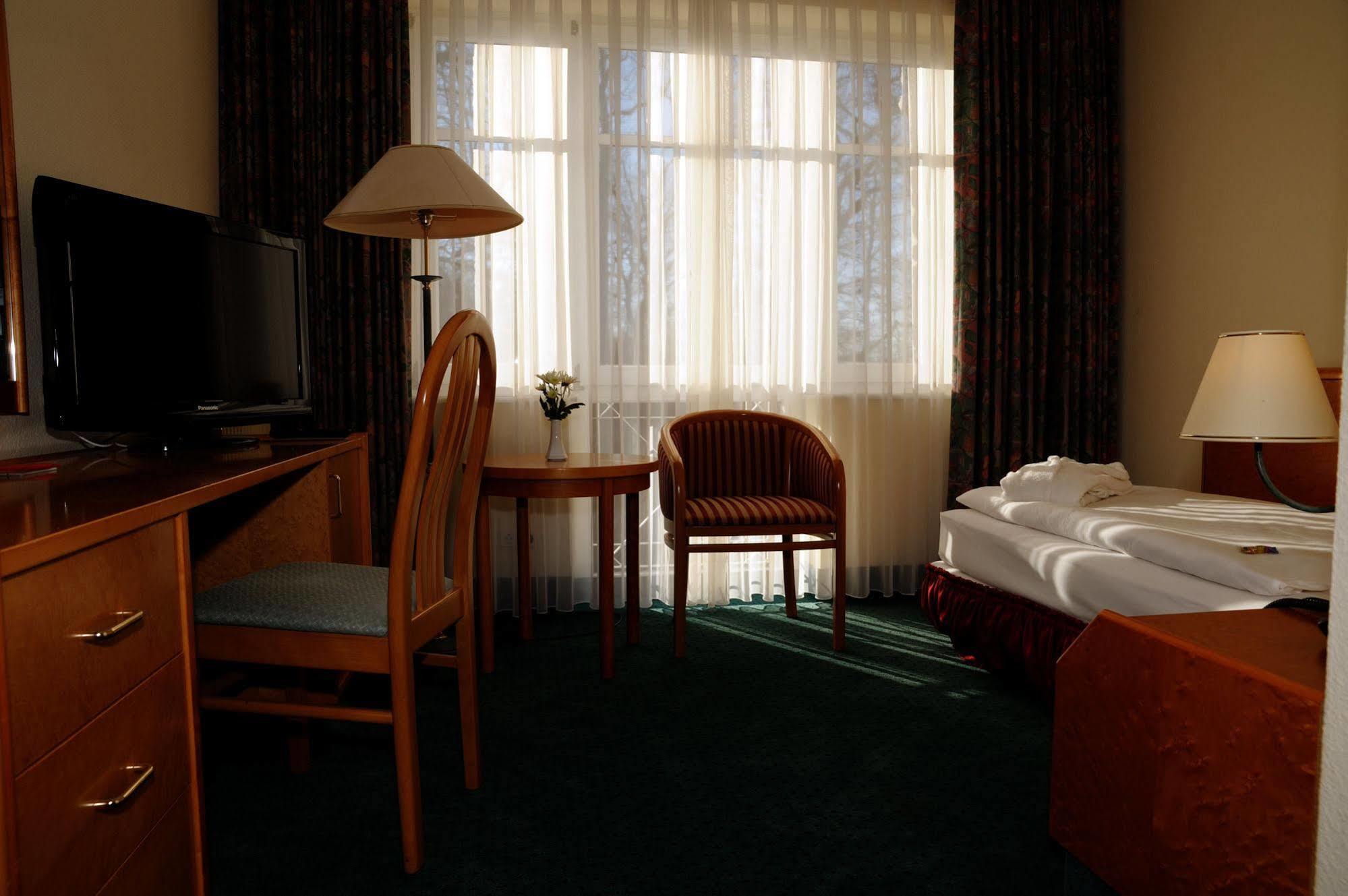 Park Hotel Fasanerie Нойстрелиц Екстериор снимка